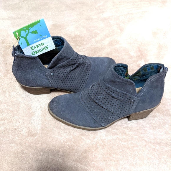 Earth Origins Shoes - NWT Earth Origins Suede Bootie /w Runching
